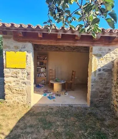 Tatil Evi Charmante Maison De Bourg, Dans Les Hauteurs Auvergnate ! Nonette