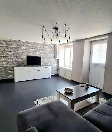 Tatil Evi Charmante Maison De Bourg, Dans Les Hauteurs Auvergnate !
